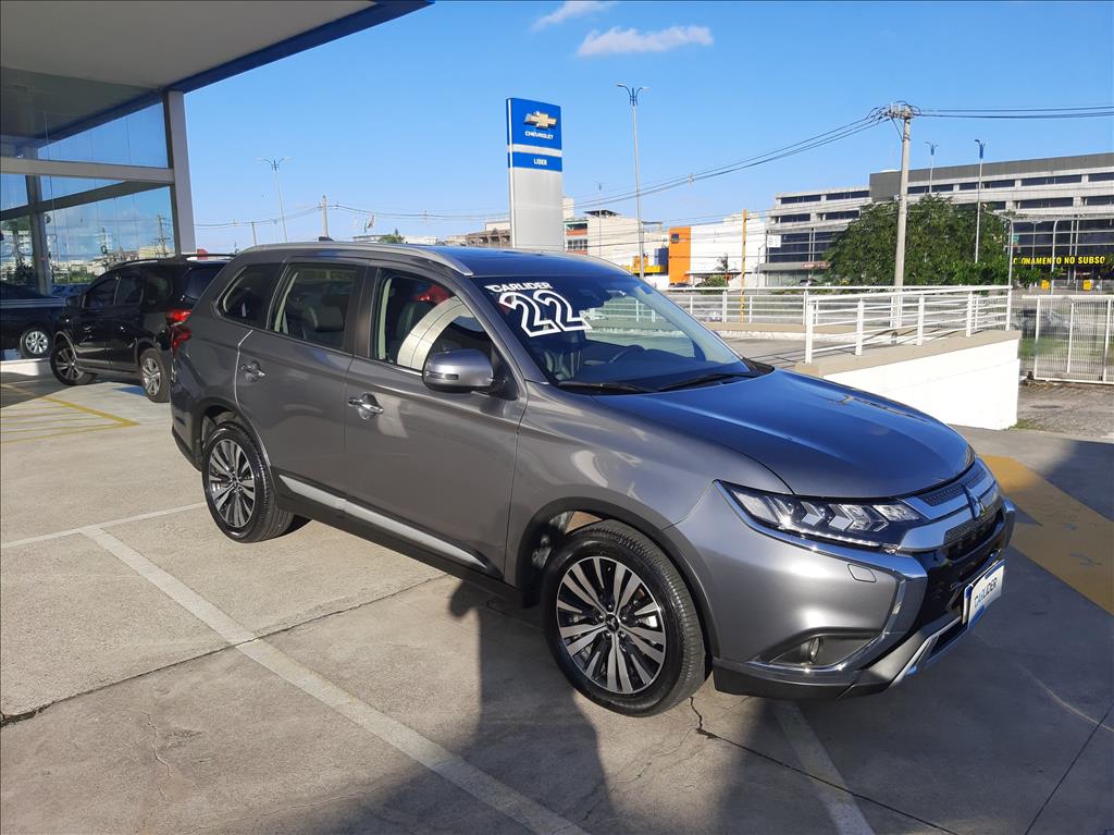 OUTLANDER 2.2 MIVEC DI-D DIESEL HPE-S AWD AUTOMÁTICO OUTLANDER 2.2 MIVEC DI-D DIESEL HPE-S AWD AUTOMÁTICO