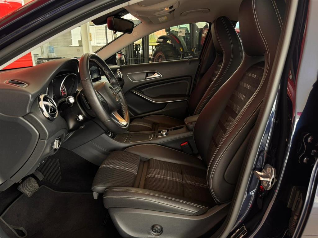 Mercedes-Benz-GLA 200-1.6 CGI FLEX ADVANCE 7G-DCT