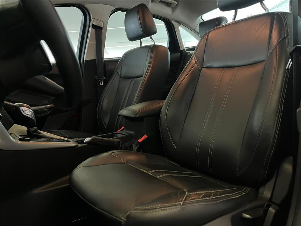 FOCUS 2.0 SE PLUS FASTBACK 16V FLEX 4P POWERSHIFT14