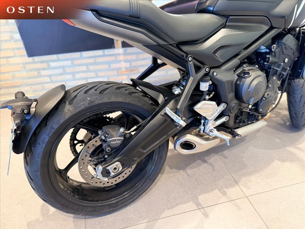 TRIUMPH-TRIDENT-660