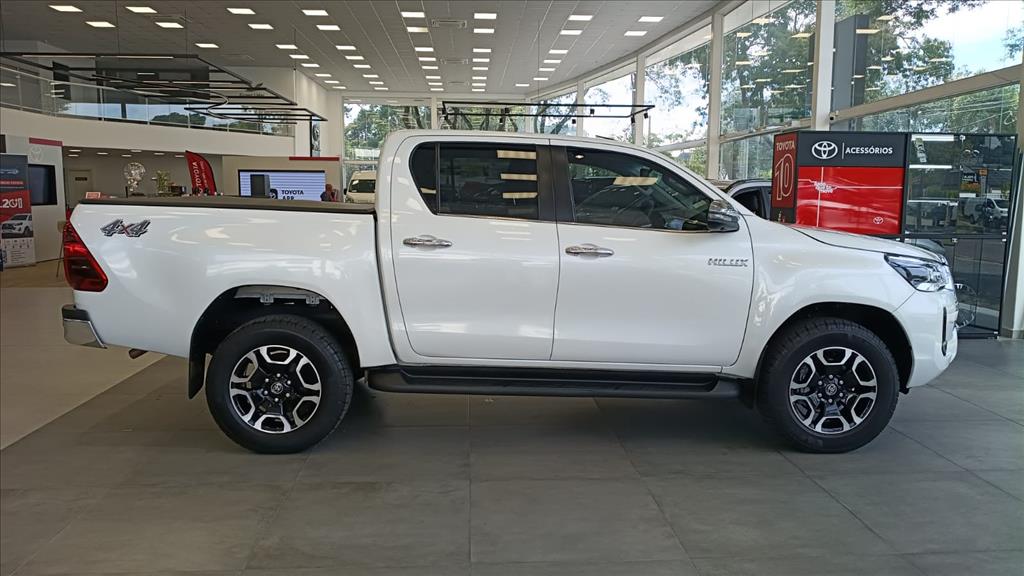 HILUX 2.8 D-4D TURBO DIESEL CD SRX 4X4 AUTOMÁTICO4