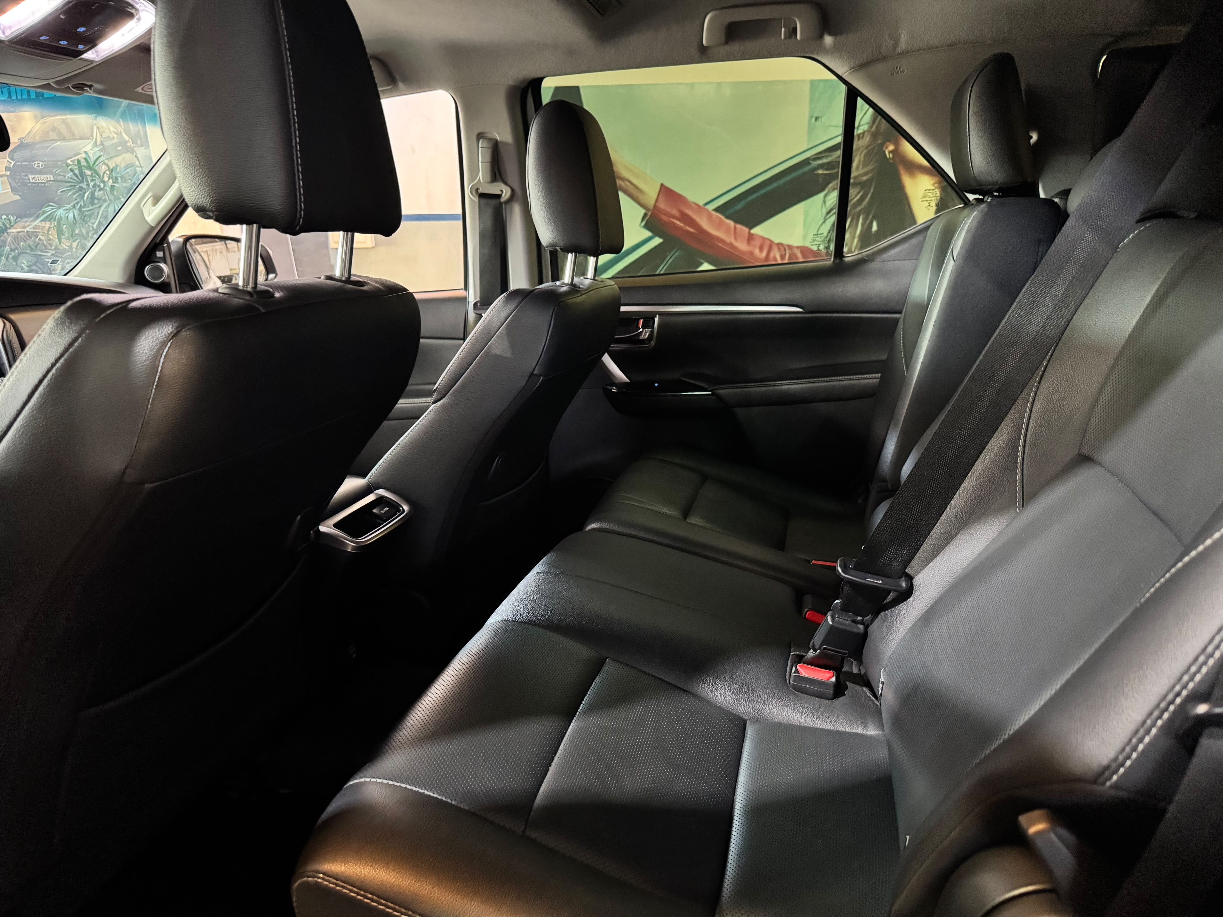 Toyota-HILUX SW4-2.8 D-4D TURBO DIESEL SRX 7L 4X4 AUTOMÁTICO