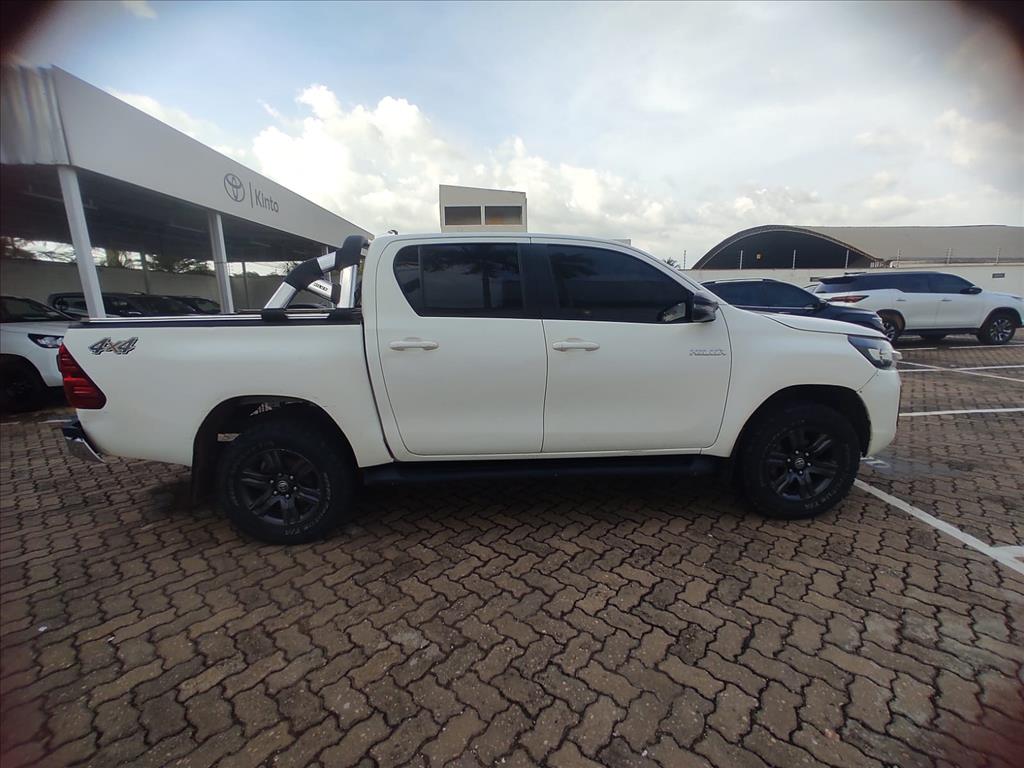 HILUX 2.8 D-4D TURBO DIESEL CD SR 4X4 AUTOMÁTICO6