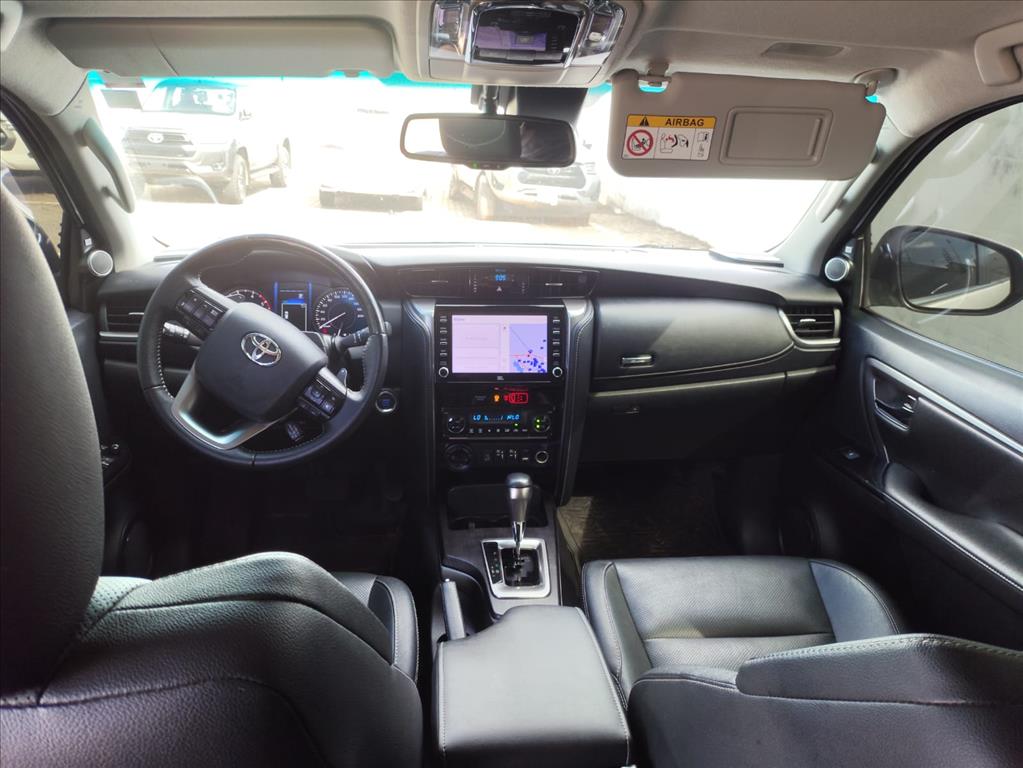 HILUX 2.8 D-4D TURBO DIESEL CD SRX 4X4 AUTOMÁTICO8