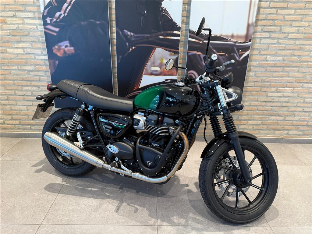 TRIUMPH-SPEED-TWIN 900