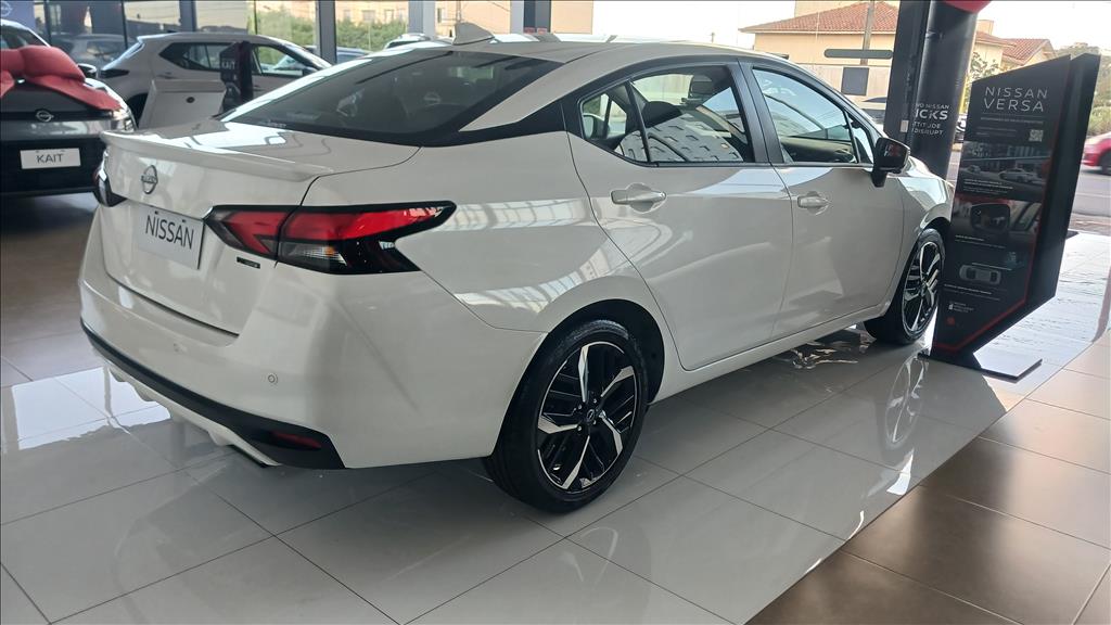 VERSA 1.6 16V FLEX EXCLUSIVE XTRONIC5