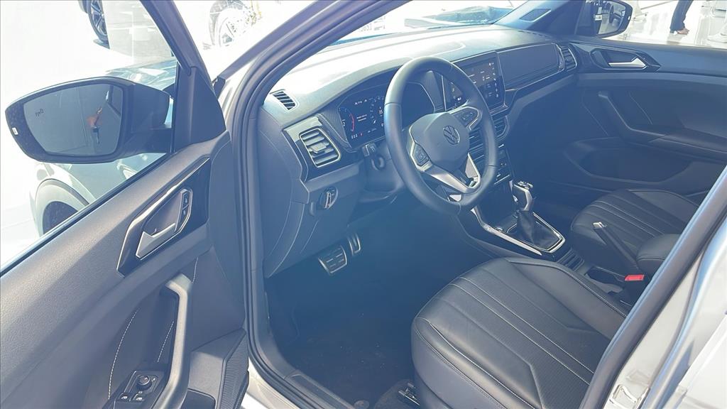 Volkswagen-T-CROSS-1.4 250 TSI TOTAL FLEX HIGHLINE AUTOMÁTICO