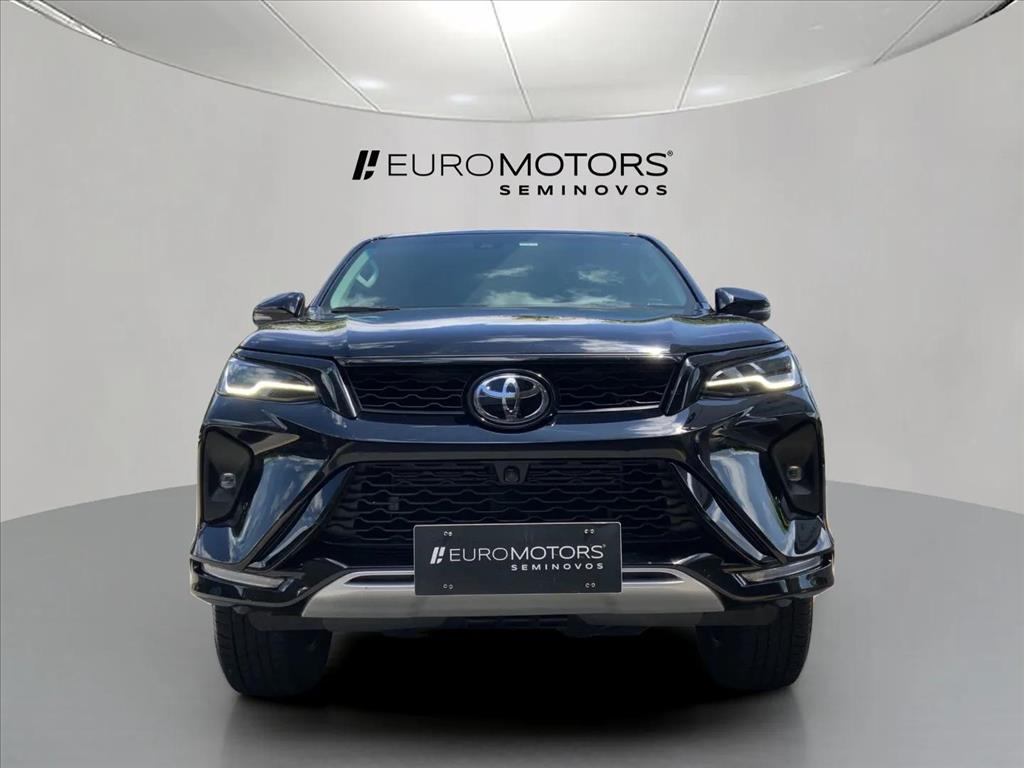 Toyota-HILUX SW4-2.8 D-4D TURBO DIESEL SRX PLATINUM 7L 4X4 AUTOMÁTICO