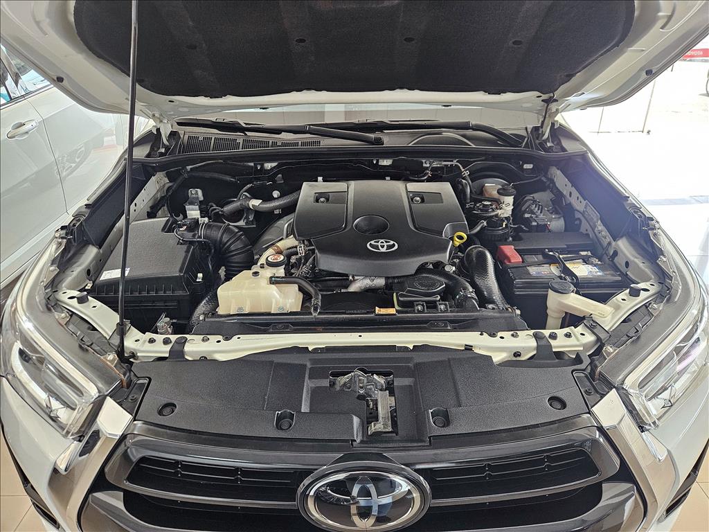 HILUX 2.8 D-4D TURBO DIESEL CD SRX 4X4 AUTOMÁTICO10