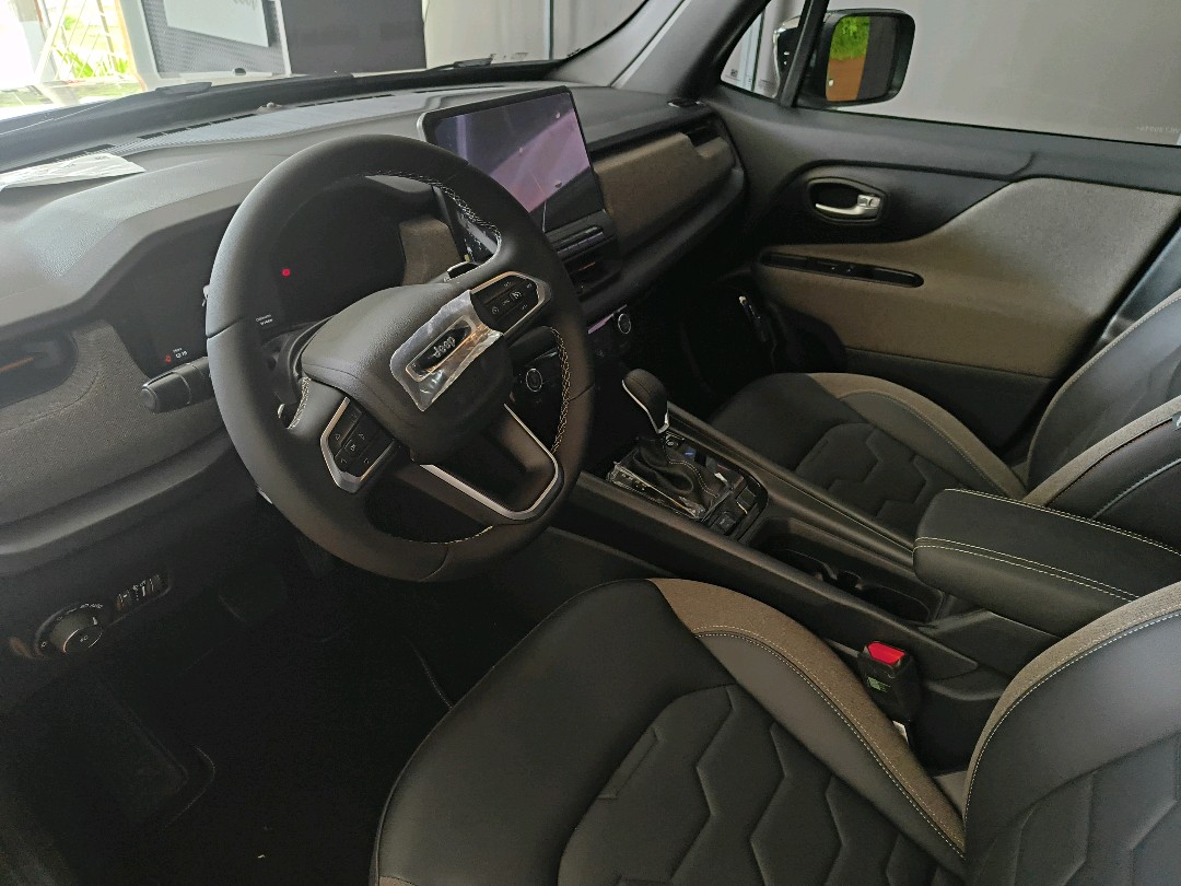 RENEGADE 1.3 T270 TURBO MHEV SAHARA AT64