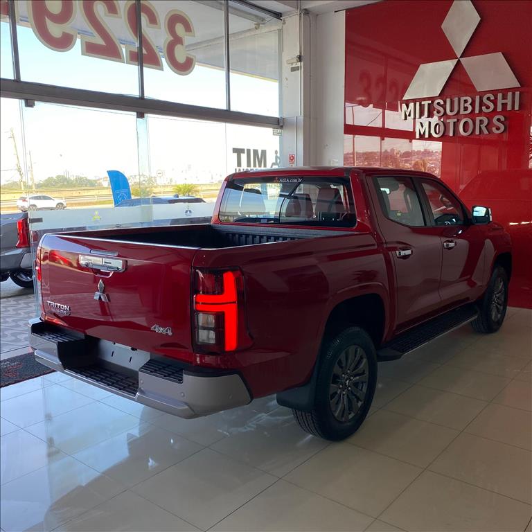 Mitsubishi-TRITON-2.4 BITURBO DIESEL CD HPE-S 4X4 AUTOMÁTICO