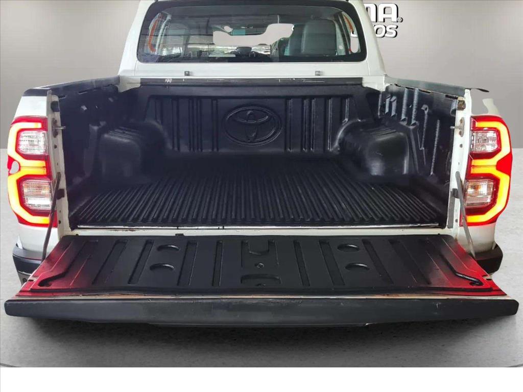 HILUX 2.8 D-4D TURBO DIESEL CD SRX 4X4 AUTOMÁTICO5