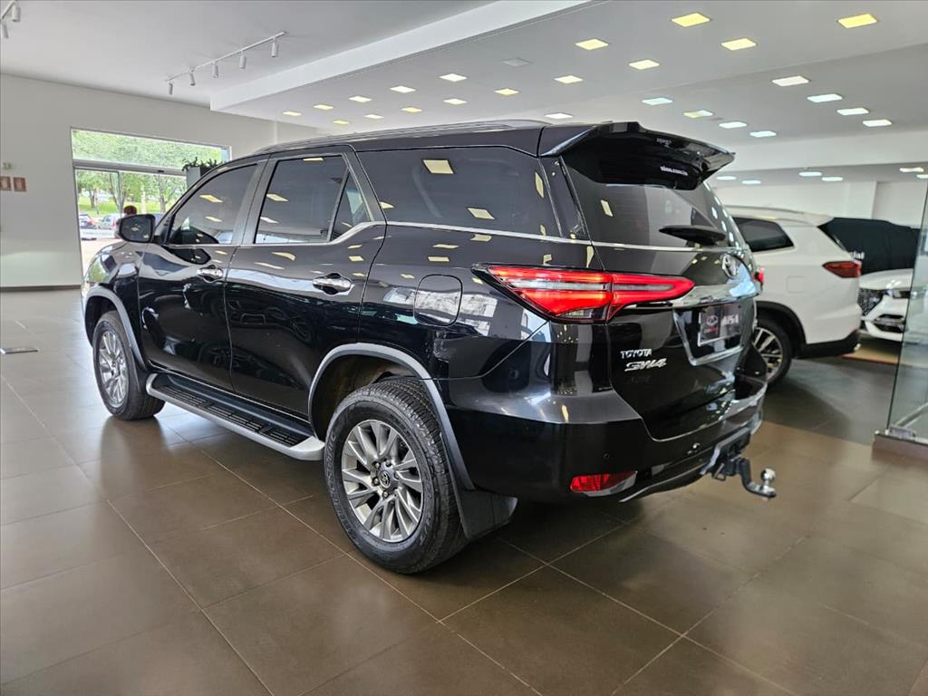 HILUX 2.8 D-4D TURBO DIESEL CD SRX 4X4 AUTOMÁTICO5