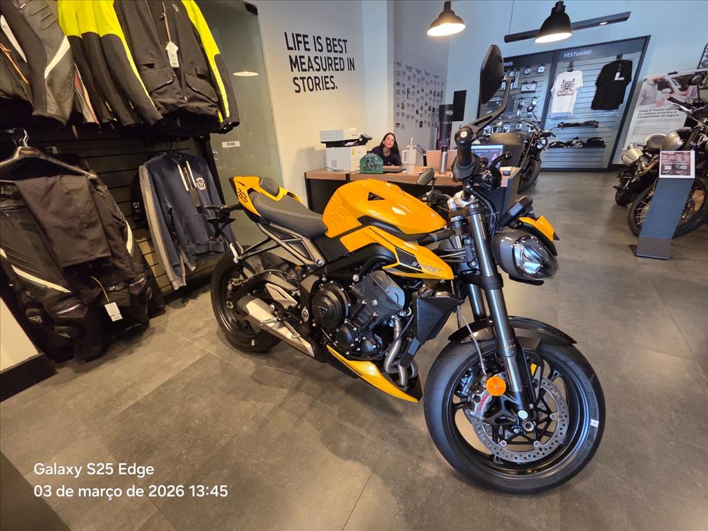 STREET TRIPLE RS ABS1
