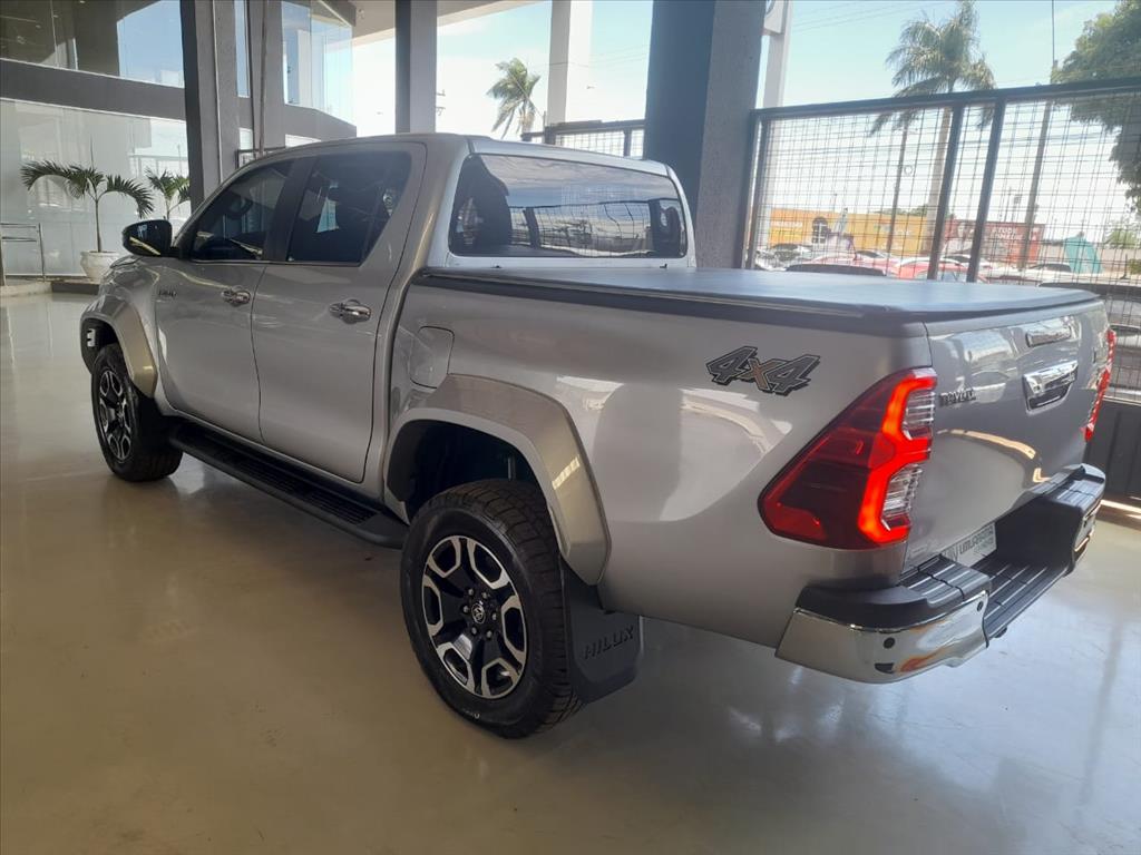 HILUX 2.8 D-4D TURBO DIESEL CD SRX 4X4 AUTOMÁTICO10