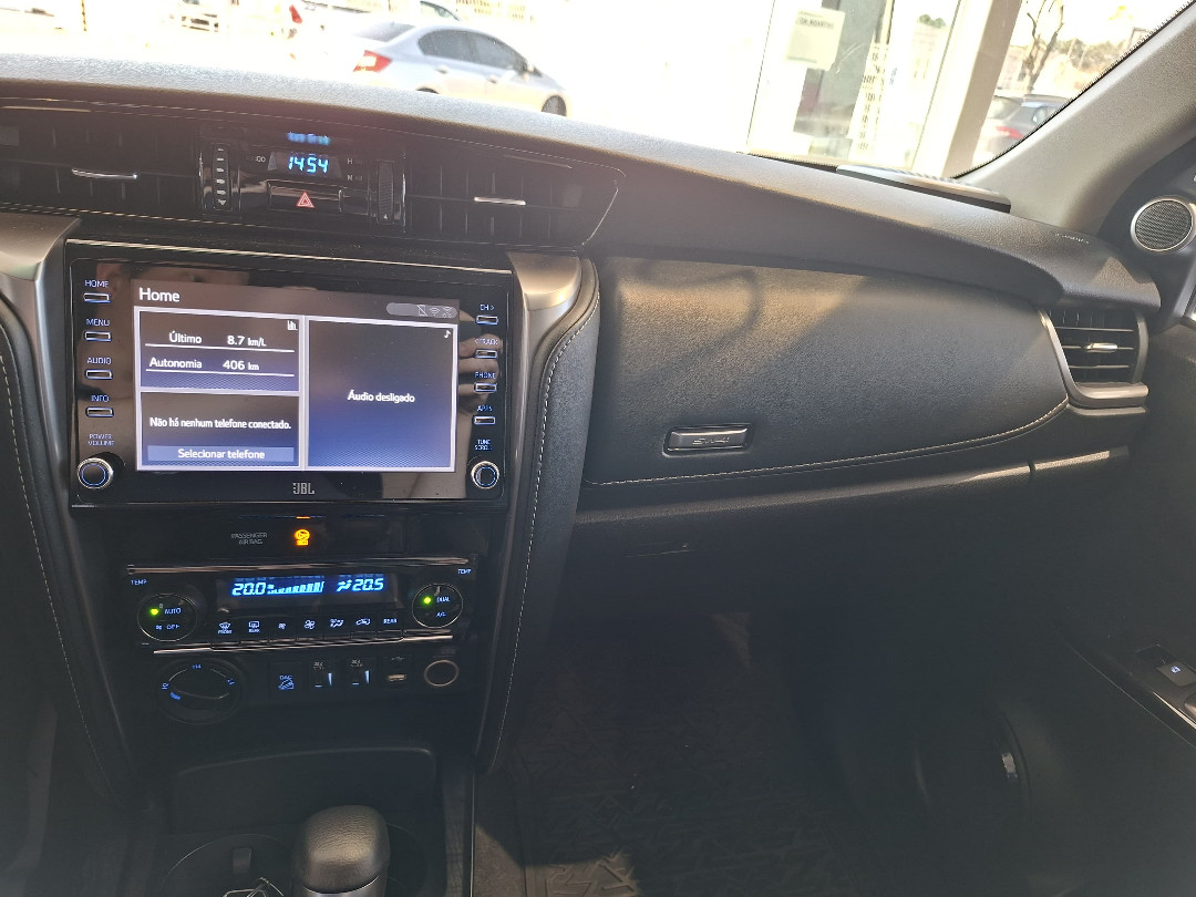 HILUX SW4 2.8 D-4D TURBO DIESEL SRX 4X4 AUTOMÁTICO