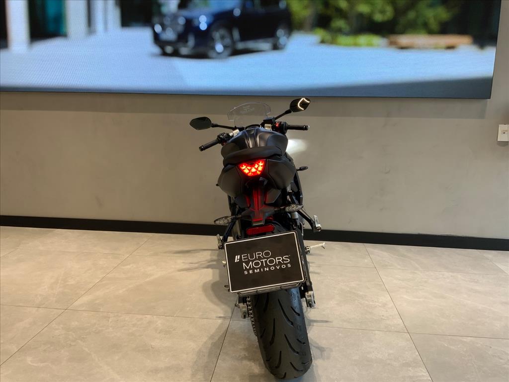 TRIUMPH-DAYTONA-660