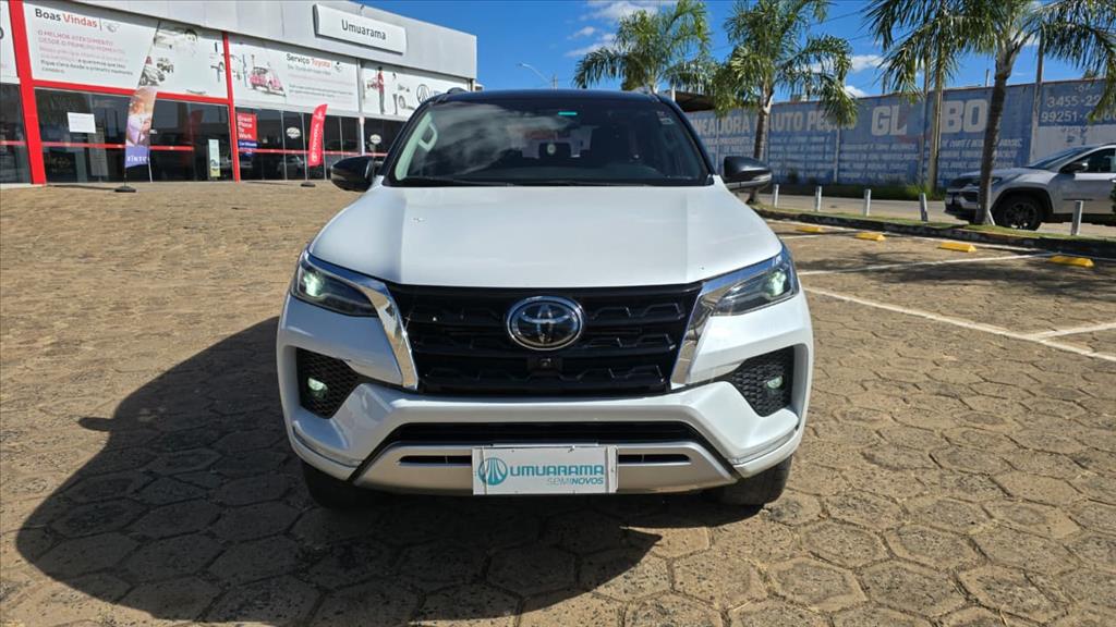 HILUX SW4 2.8 D-4D TURBO DIESEL SRX 7L 4X4 AUTOMÁTICO0