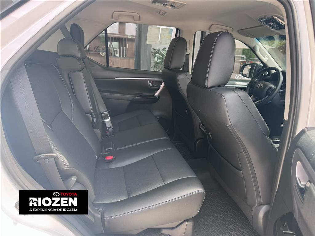 HILUX SW4 2.8 D-4D TURBO DIESEL SRX PLATINUM 7L 4X4 AUTOMÁTICO8