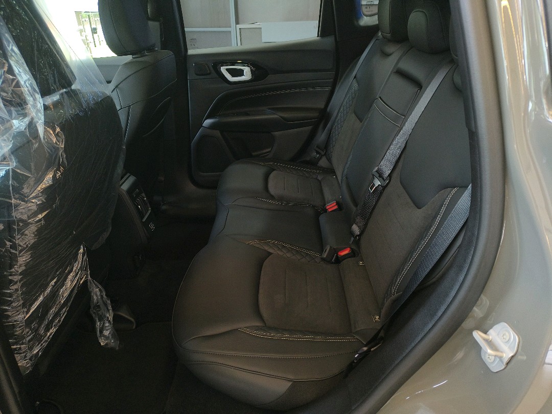 COMPASS 2.0 HURRICANE 4 TURBO GASOLINA BLACKHAWK AT96