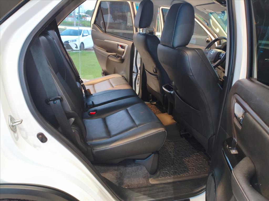 HILUX SW4 2.8 D-4D TURBO DIESEL SRX 7L 4X4 AUTOMÁTICO12