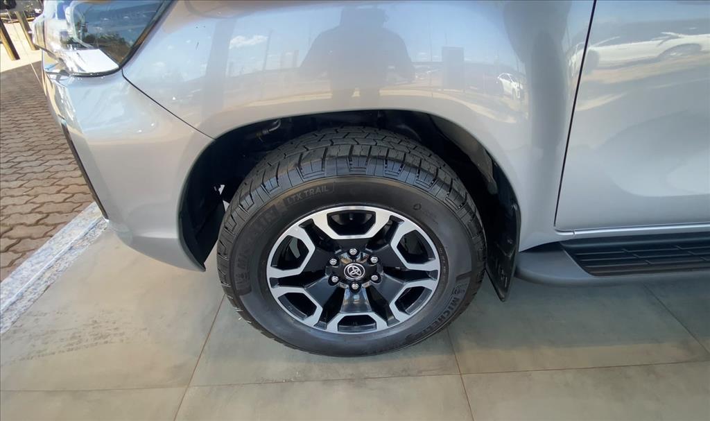 HILUX 2.8 D-4D TURBO DIESEL CD SRV 4X4 AUTOMÁTICO17