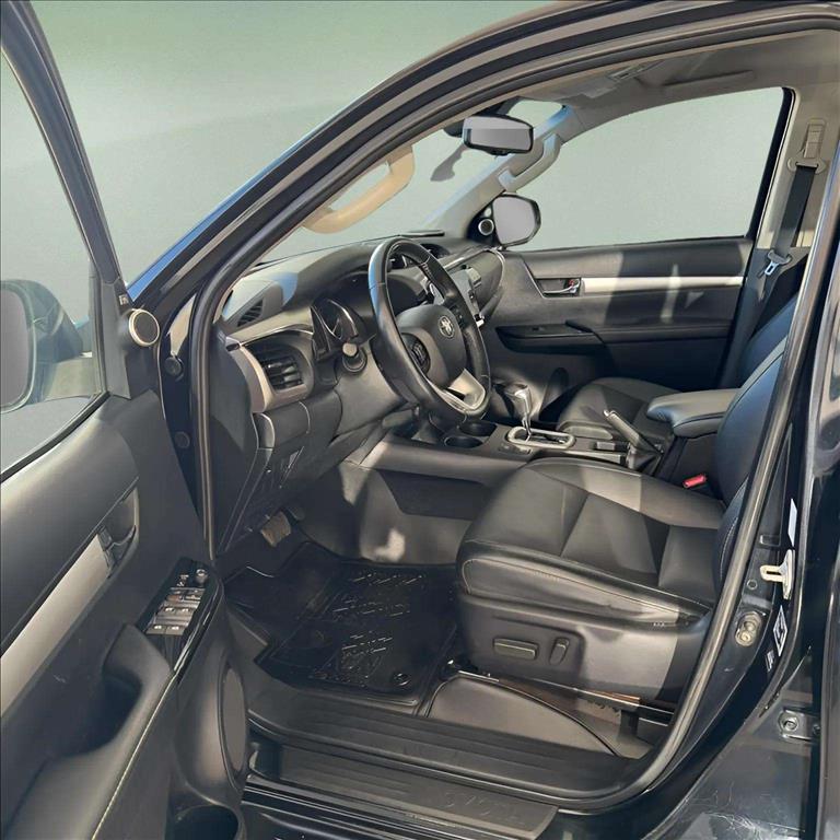 HILUX 2.8 D-4D TURBO DIESEL CD SRX 4X4 AUTOMÁTICO10