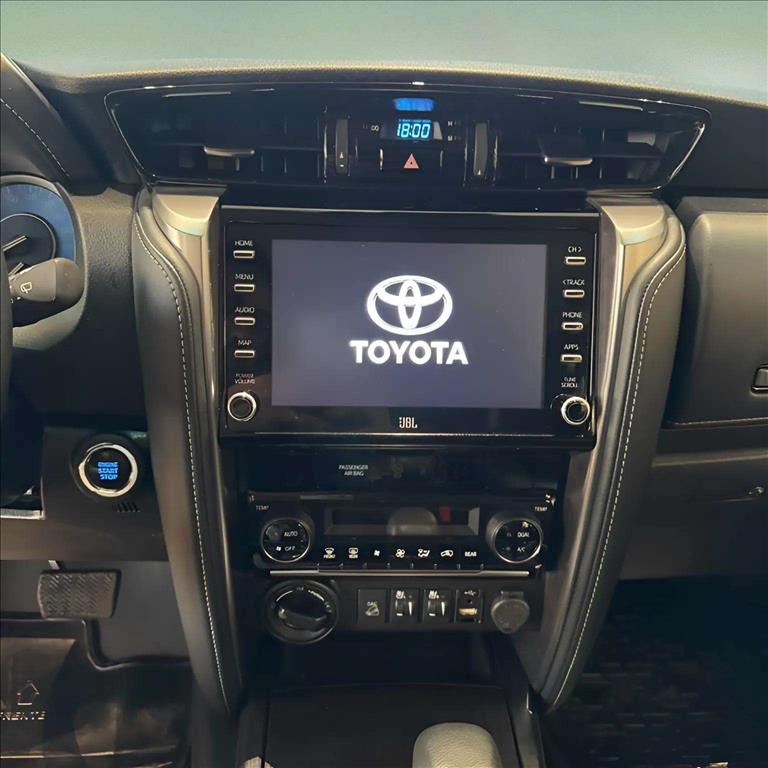 HILUX SW4 2.8 D-4D TURBO DIESEL SRX 7L 4X4 AUTOMÁTICO8