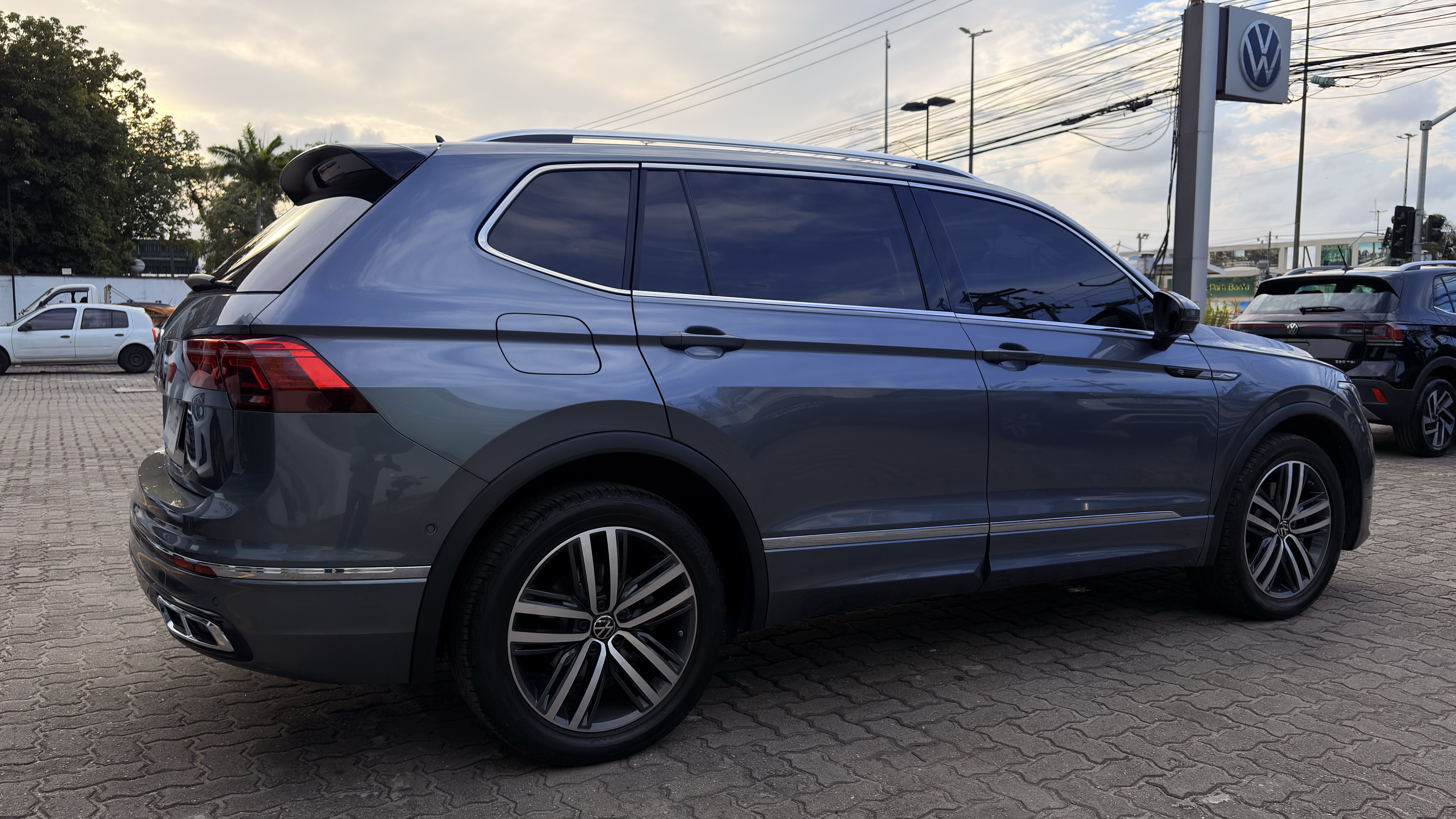TIGUAN 2.0 300 TSI GASOLINA ALLSPACE R-LINE AUTOMÁTICO4