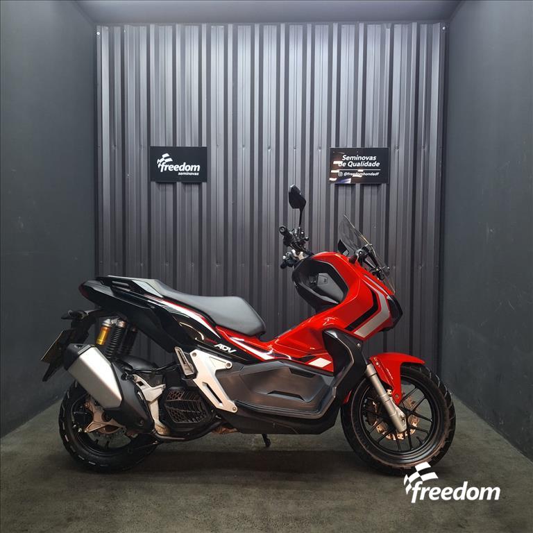 Moto HONDA do modelo ADV ADV 2021/2022