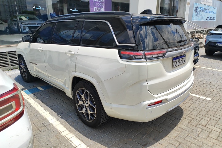 COMMANDER 1.3 T270 TURBO FLEX OVERLAND AT64