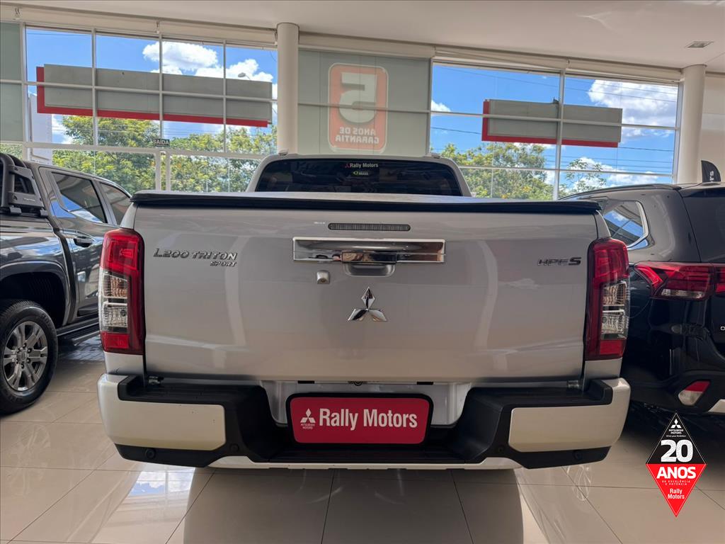 Mitsubishi-L200 TRITON-2.4 16V TURBO DIESEL SPORT HPE-S CD 4P 4X4 AUTOMÁTICO