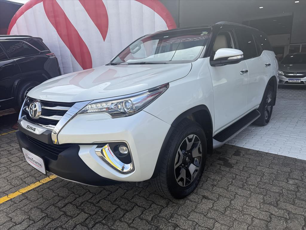 Toyota Hilux Sw4 - 2.8 SRX DIAMOND 4X4 7 LUGARES 16V TURBO INTERCOOLER DIESEL 4P AUTOMÁTICO