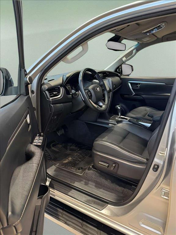 HILUX SW4 2.8 D-4D TURBO DIESEL SRX 7L 4X4 AUTOMÁTICO10