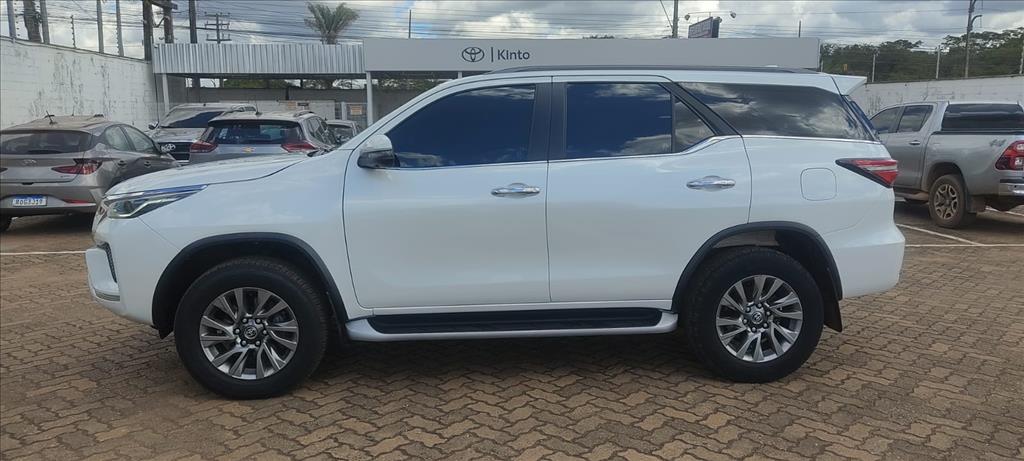HILUX SW4 2.8 D-4D TURBO DIESEL SRX 4X4 AUTOMÁTICO6