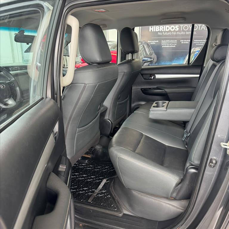 HILUX 2.8 D-4D TURBO DIESEL CD SR 4X4 AUTOMÁTICO11