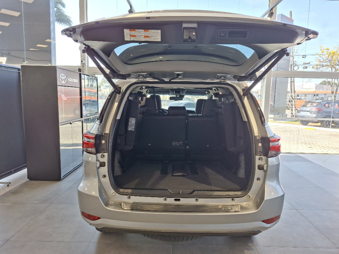 HILUX SW4 2.8 D-4D TURBO DIESEL SRX 4X4 AUTOMÁTICO