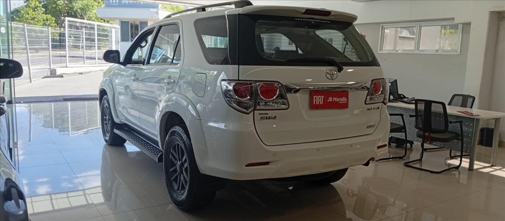 HILUX SW4 3.0 SRV 4X4 7 LUGARES 16V TURBO INTERCOOLER DIESEL 4P AUTOMÁTICO3