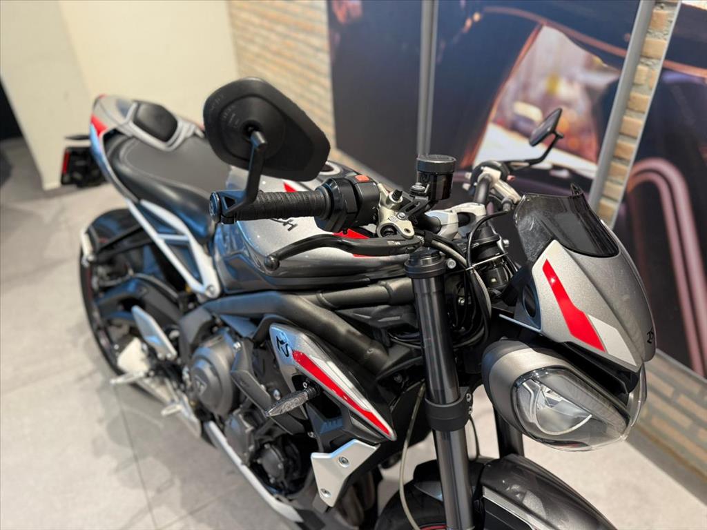 TRIUMPH-STREET-TRIPLE 765 RS