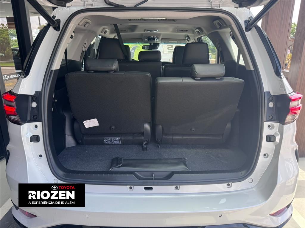 HILUX SW4 2.8 D-4D TURBO DIESEL SRX PLATINUM 7L 4X4 AUTOMÁTICO7
