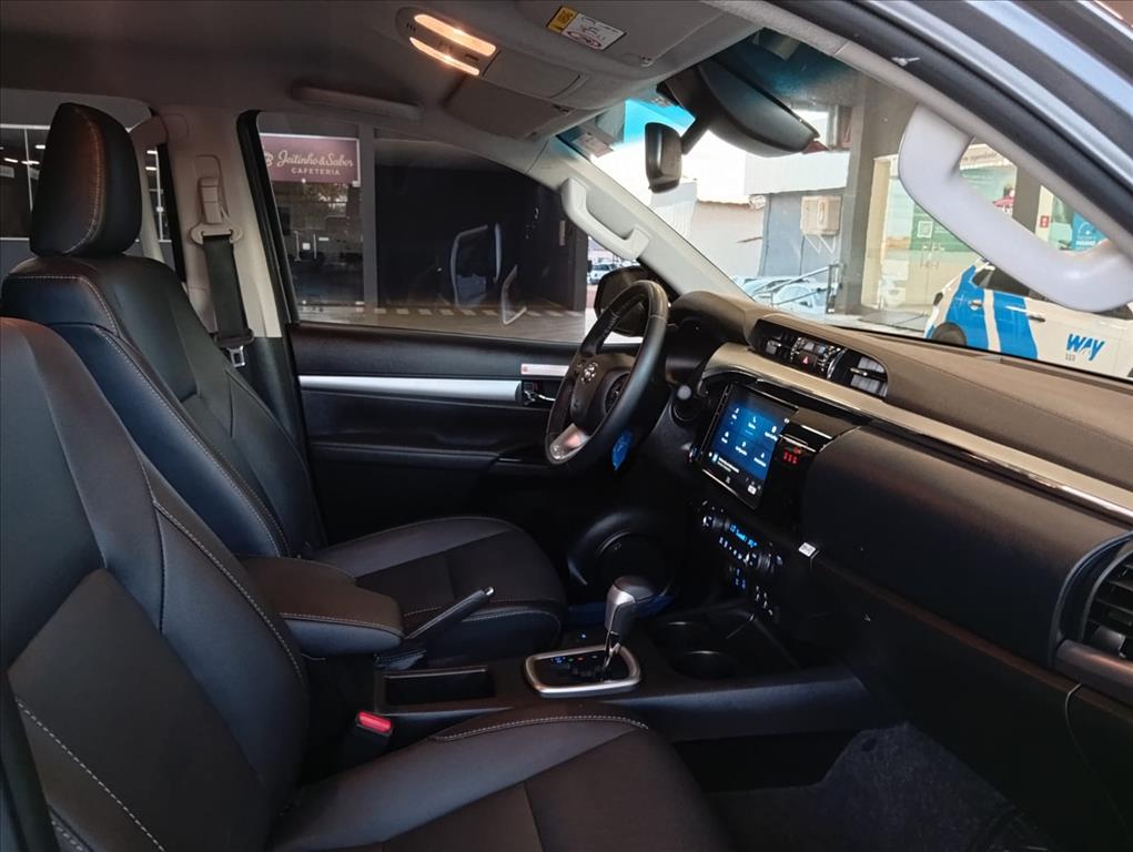 HILUX 2.8 D-4D TURBO DIESEL CD SRX 4X4 AUTOMÁTICO6