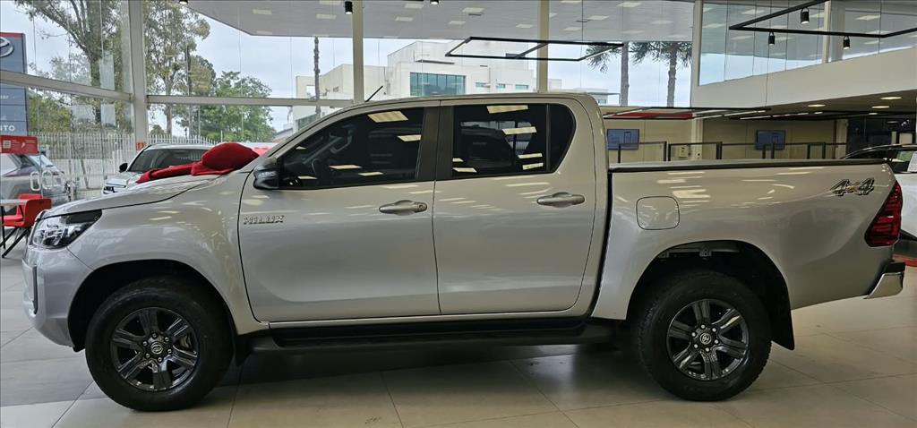 HILUX 2.8 D-4D TURBO DIESEL CD SR 4X4 AUTOMÁTICO3