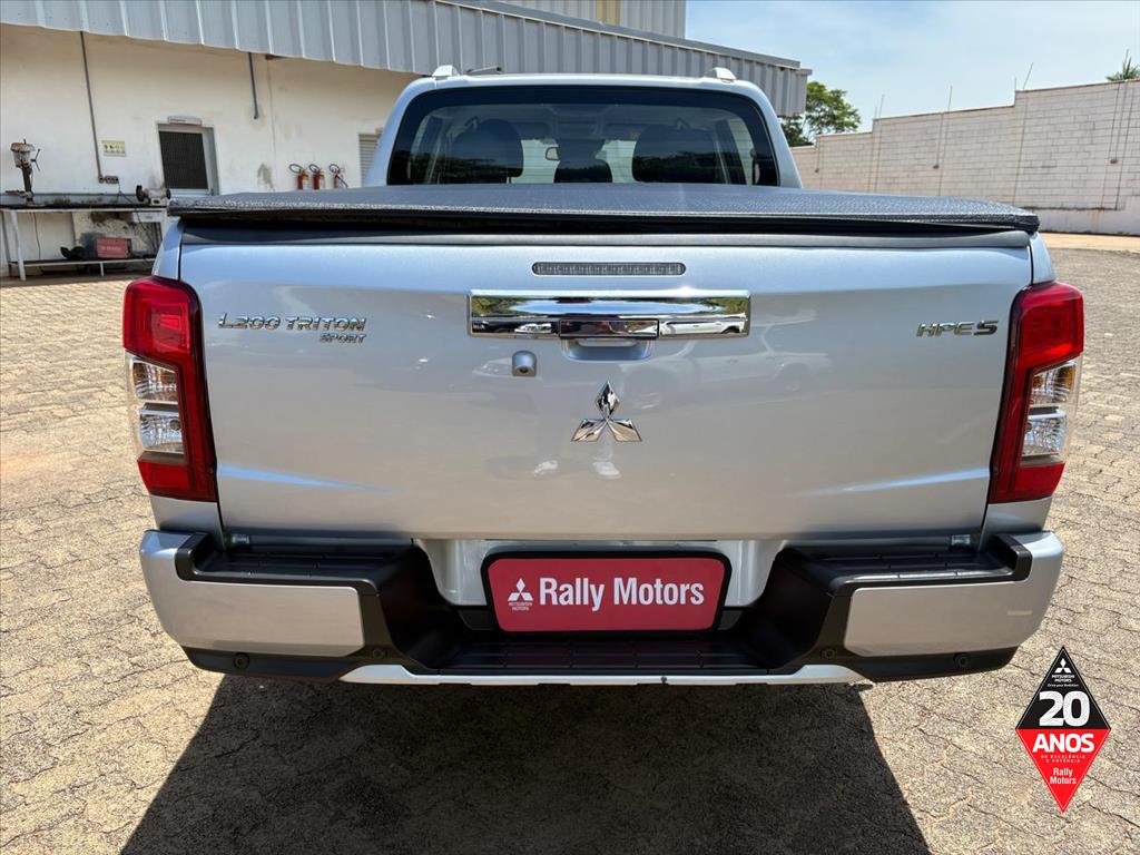Mitsubishi-L200 TRITON-2.4 16V TURBO DIESEL SPORT HPE-S CD 4P 4X4 AUTOMÁTICO