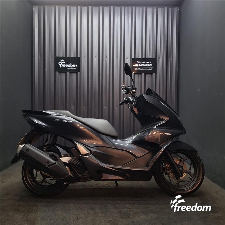Moto HONDA do modelo PCX 160 CBS 2022/2023