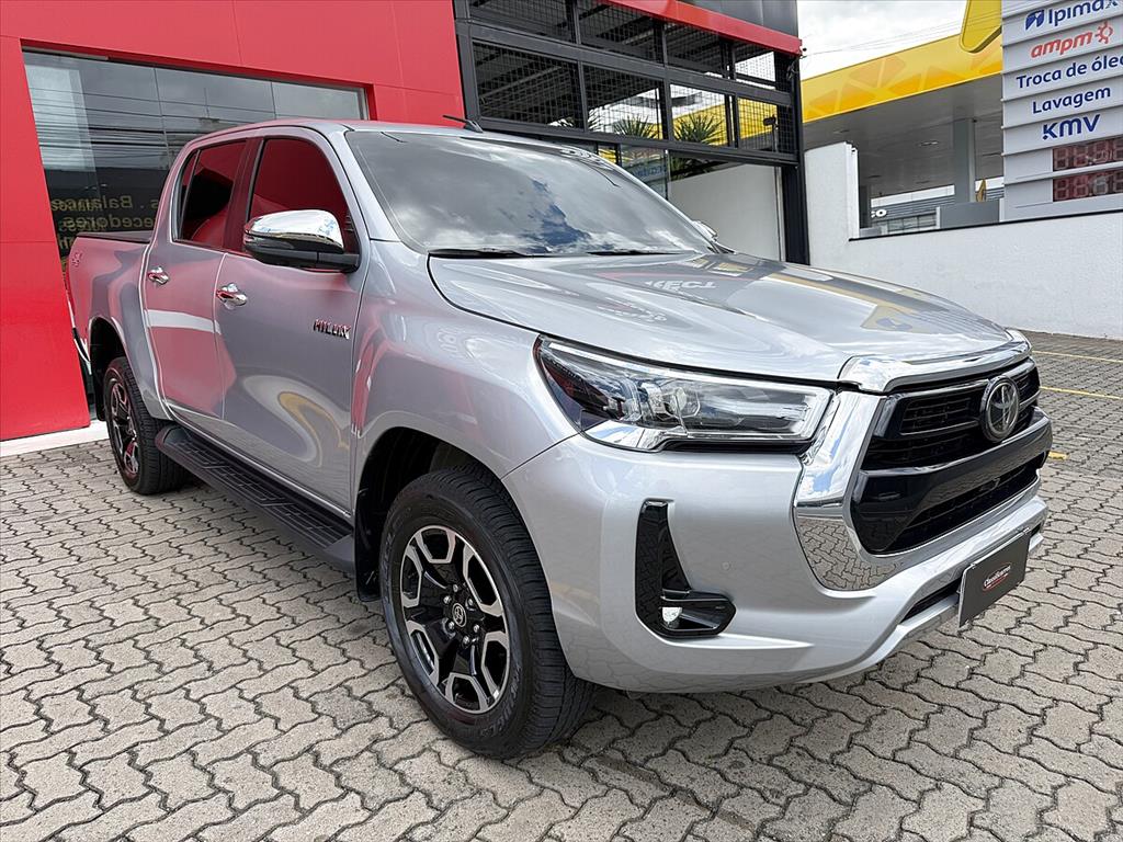 Toyota Hilux - 2.8 D-4D TURBO DIESEL CD SRX 4X4 AUTOMÁTICO