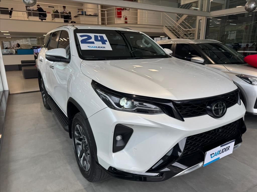 HILUX 2.8 D-4D TURBO DIESEL CD SRX 4X4 AUTOMÁTICO2