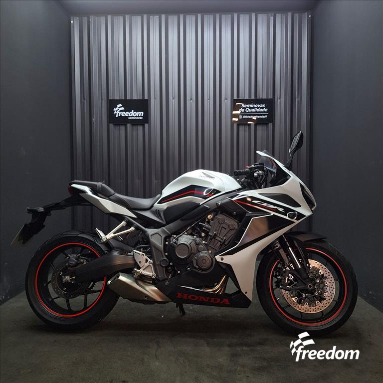 Moto HONDA do modelo CBR 650R ABS 2023/2024
