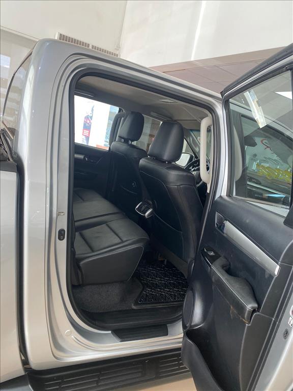 HILUX 2.8 D-4D TURBO DIESEL CD SRX 4X4 AUTOMÁTICO10