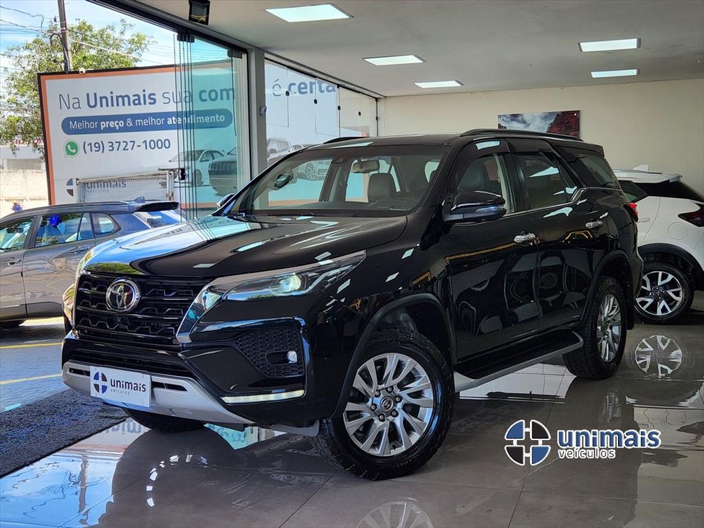 TOYOTA HILUX SW4 2.8 D-4D TURBO DIESEL SRX 7L 4X4 AUTOMÁTICO