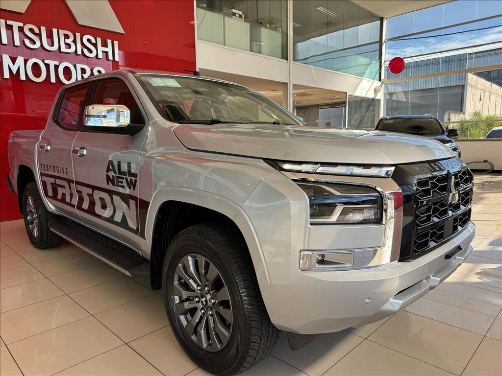 Mitsubishi-TRITON-2.4 BITURBO DIESEL CD HPE-S 4X4 AUTOMÁTICO
